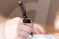 FEATURE - High-Tech-Ring ist wie ein tragbares Smartphone