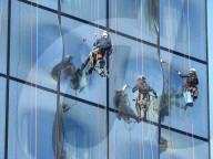 FEATURE - Aussenreinigung an der Elbphilharmonie
