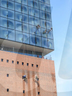 FEATURE - Aussenreinigung an der Elbphilharmonie