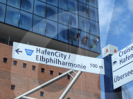 FEATURE - Aussenreinigung an der Elbphilharmonie