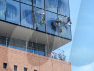 FEATURE - Aussenreinigung an der Elbphilharmonie