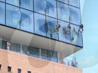 FEATURE - Aussenreinigung an der Elbphilharmonie