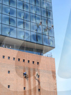 FEATURE - Aussenreinigung an der Elbphilharmonie