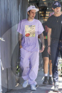 EXKLUSIV - Justin Bieber kneift seiner Hailey in den Po