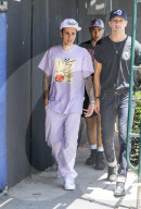 EXKLUSIV - Justin Bieber kneift seiner Hailey in den Po