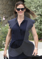 PREMIUM EXCLUSIVE Jennifer Garner Goes To Church Without The Kids, Without Ben