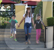 EXKLUSIV - Megan Fox mit den Kids in Calabasas unterwegs
