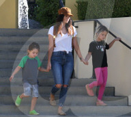 EXKLUSIV - Megan Fox mit den Kids in Calabasas unterwegs