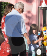 PEOPLE - Dustin Hoffman spaziert mit der Familie durch Brentwood