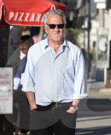 PEOPLE - Dustin Hoffman spaziert mit der Familie durch Brentwood