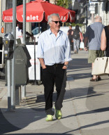 PEOPLE - Dustin Hoffman spaziert mit der Familie durch Brentwood