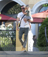 PEOPLE - Megan Fox mit den Kids in Hollywood unterwegs