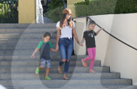 PEOPLE - Megan Fox mit den Kids in Hollywood unterwegs