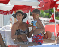 EXKLUSIV -  Duran Duran Musiker Roger Taylor sonnt sich mit seiner Familie am Strand von Miami