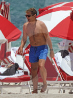 EXKLUSIV -  Duran Duran Musiker Roger Taylor sonnt sich mit seiner Familie am Strand von Miami
