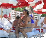 EXKLUSIV -  Duran Duran Musiker Roger Taylor sonnt sich mit seiner Familie am Strand von Miami