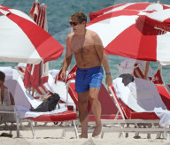 EXKLUSIV -  Duran Duran Musiker Roger Taylor sonnt sich mit seiner Familie am Strand von Miami
