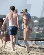 EXKLUSIV - Model Mandy Bork turtelt mit ihrem Verlobten in St.Tropez