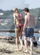EXKLUSIV - Model Mandy Bork turtelt mit ihrem Verlobten in St.Tropez