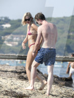 EXKLUSIV - Model Mandy Bork turtelt mit ihrem Verlobten in St.Tropez