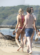 EXKLUSIV - Model Mandy Bork turtelt mit ihrem Verlobten in St.Tropez