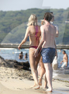 EXKLUSIV - Model Mandy Bork turtelt mit ihrem Verlobten in St.Tropez