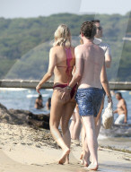 EXKLUSIV - Model Mandy Bork turtelt mit ihrem Verlobten in St.Tropez