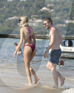 EXKLUSIV - Model Mandy Bork turtelt mit ihrem Verlobten in St.Tropez