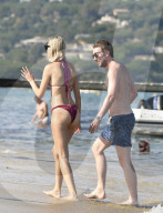 EXKLUSIV - Model Mandy Bork turtelt mit ihrem Verlobten in St.Tropez