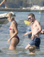 EXKLUSIV - Model Mandy Bork turtelt mit ihrem Verlobten in St.Tropez
