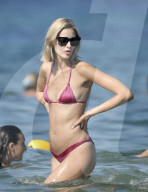 EXKLUSIV - Model Mandy Bork turtelt mit ihrem Verlobten in St.Tropez