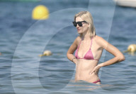 EXKLUSIV - Model Mandy Bork turtelt mit ihrem Verlobten in St.Tropez