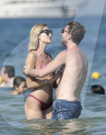 EXKLUSIV - Model Mandy Bork turtelt mit ihrem Verlobten in St.Tropez
