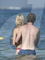 EXKLUSIV - Model Mandy Bork turtelt mit ihrem Verlobten in St.Tropez
