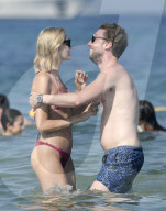 EXKLUSIV - Model Mandy Bork turtelt mit ihrem Verlobten in St.Tropez