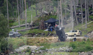 PEOPLE - Schottland: Action bei Dreharbeiten zum neuen James Bond Film in Aviemore