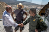 NEWS - USA: 'Symposium at The Wall' in Sunland Park