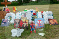 FEATURE - Pappaufsteller am Grab von Spiderman Fan nicht erlaubt