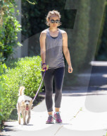 PREMIUM EXCLUSIVE Natalie Portman Stays In Shape While Prepping For Role As Thor