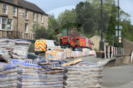 NEWS - Grossbritannien: Drohender Dammbruch in England – weitere 55 Häuser evakuiert