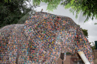 FEATURE - Recycling Skulptur: Batteriehersteller Duracell verwertet so viele Batterien wie 68 Elefanten wiegen