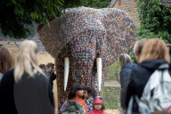 FEATURE - Recycling Skulptur: Batteriehersteller Duracell verwertet so viele Batterien wie 68 Elefanten wiegen