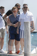 PEOPLE - Elton John mit Familie in St-Tropez