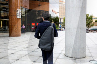 FEATURE - Mini-E-Scooter passt in Schultertasche