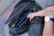 FEATURE - Mini-E-Scooter passt in Schultertasche