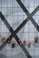 NEWS - "Spidermen" am CCTV Tower in Peking