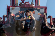 FEATURE - Challenge: Brite will Burger bei Karussellfahrt belegen und verzehren