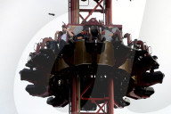 FEATURE - Challenge: Brite will Burger bei Karussellfahrt belegen und verzehren