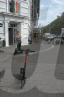 NEWS - Da stehen sie nun: Leih-E-Scooter in Hamburg