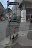 NEWS - Da stehen sie nun: Leih-E-Scooter in Hamburg